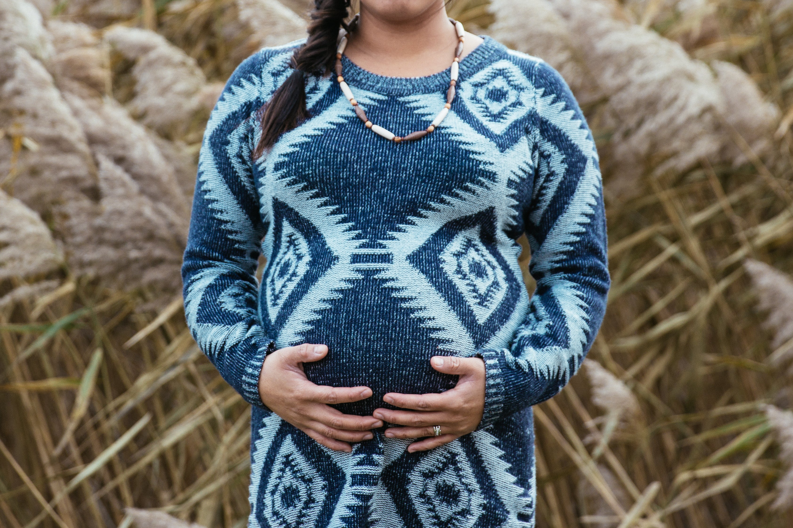 Pregnant-woman-in-field - Tiniest Toes