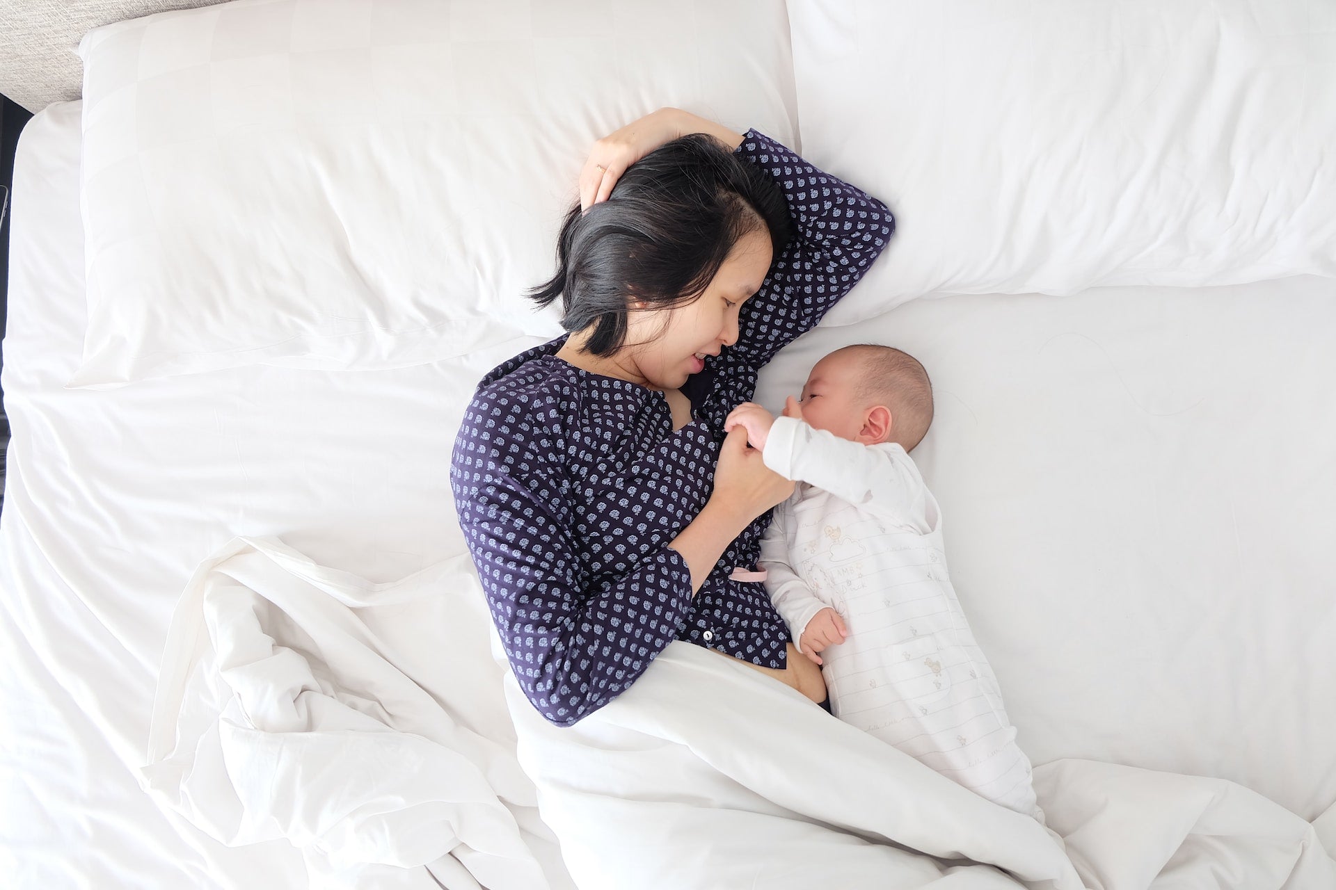 Mom-baby-in-bed-together-bonding- Tiniest Toes